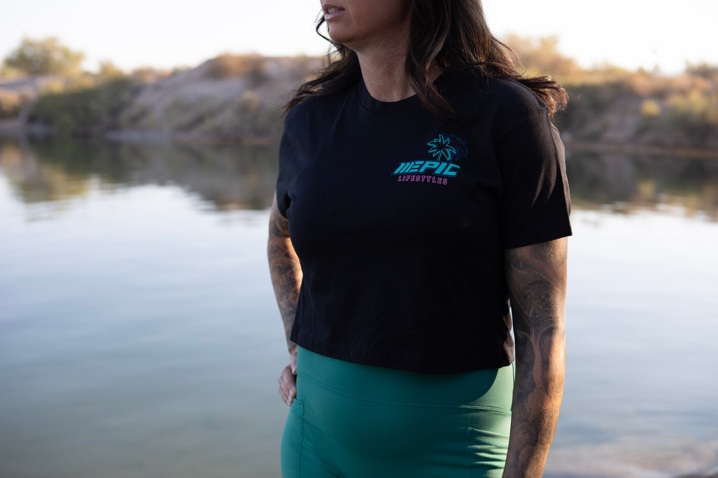 Epic lifestyle BLACK CROPPED T-SHIRT
