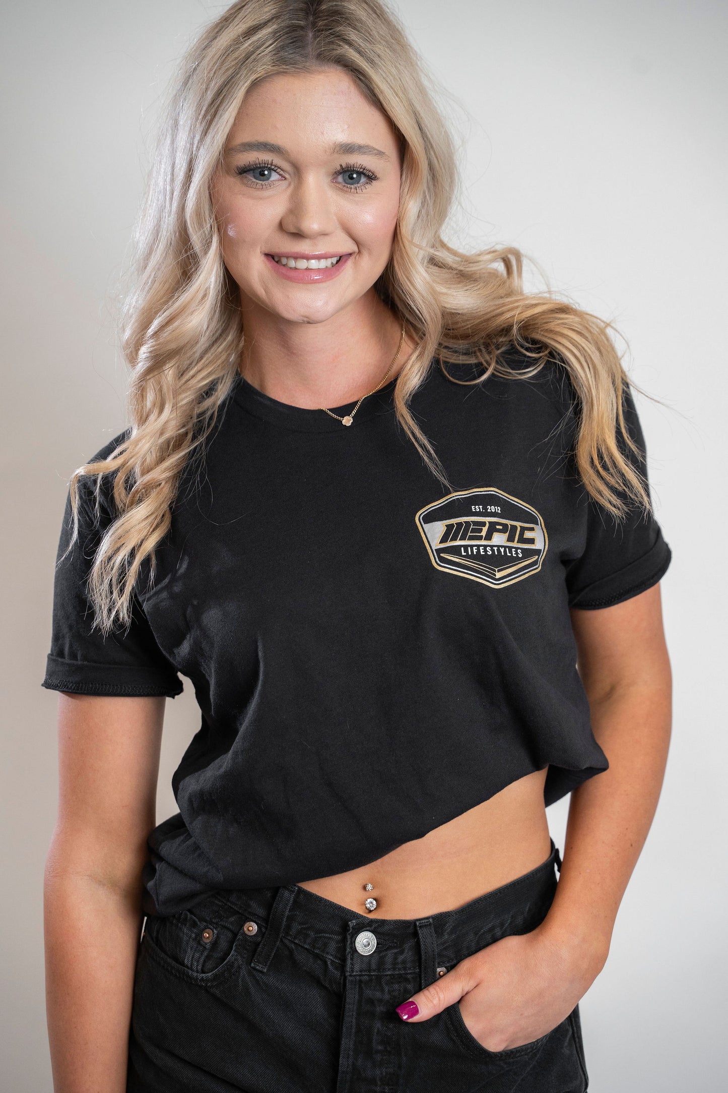 Epic lifestyle Gold UNISEX T-SHIRT BLACK